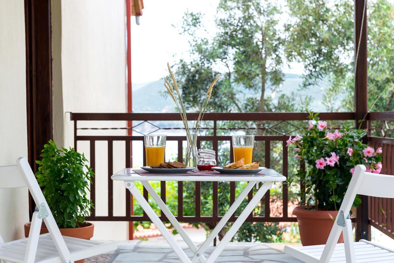 Avli Apartments Pyrgadikia Ngoại thất bức ảnh